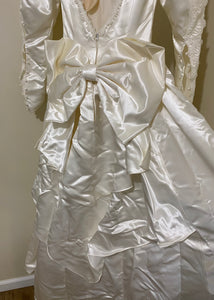 BELS100-A 1990 Ivory Satin, Long-Sleeve Gown. Size 4/6