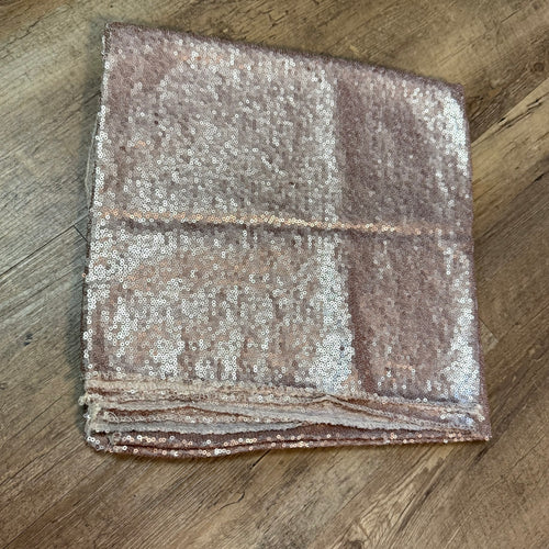 REES100-BH 50” Champagne, Sequins Overlay