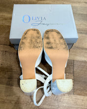 Load image into Gallery viewer, THOMPSON-D White, Chunky Heels. Size 9