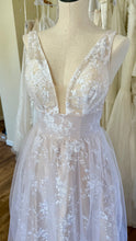 Load image into Gallery viewer, MORR100- Plunge Nude Undertone, Floral Tulle Overlay. Size 4 NWT