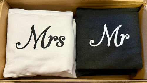 BAIL100-B Mr & Mrs Cornhole Bags. New