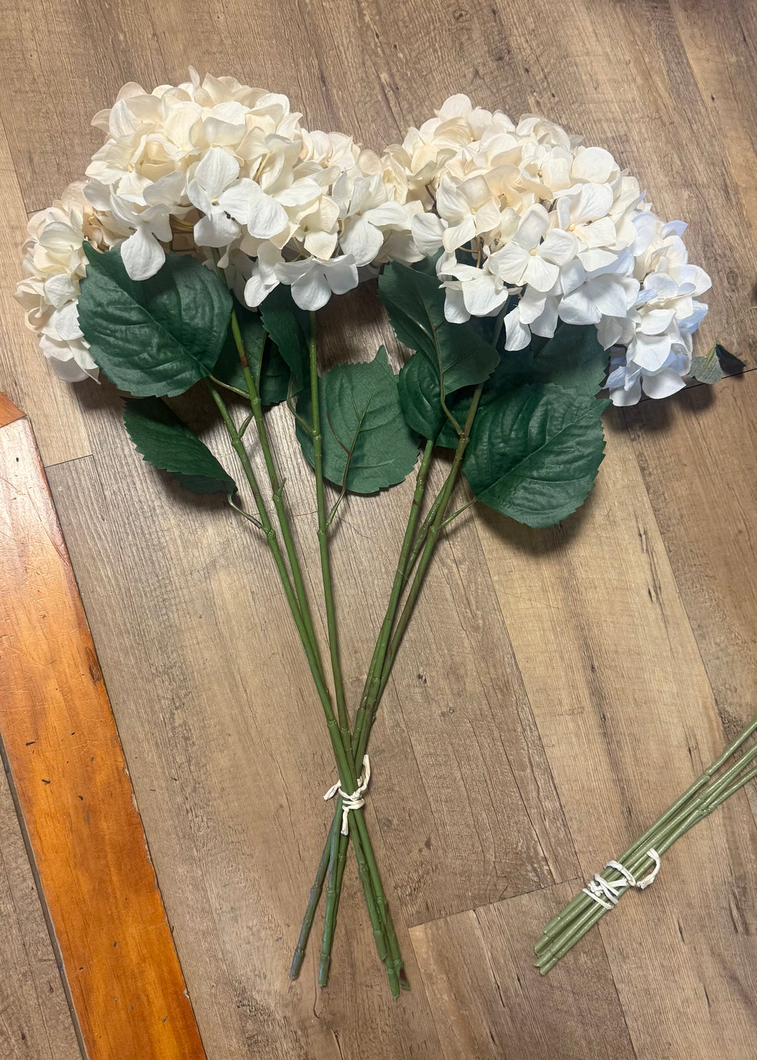 FLIC100-J Cream/Beige Hydrangeas