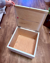 Load image into Gallery viewer, FLIC100-C Large, White Wood Card Box