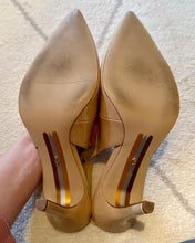 Load image into Gallery viewer, LYNN100-S Nude-Cream Pointed-Toe, Strappy Heels. Size 8