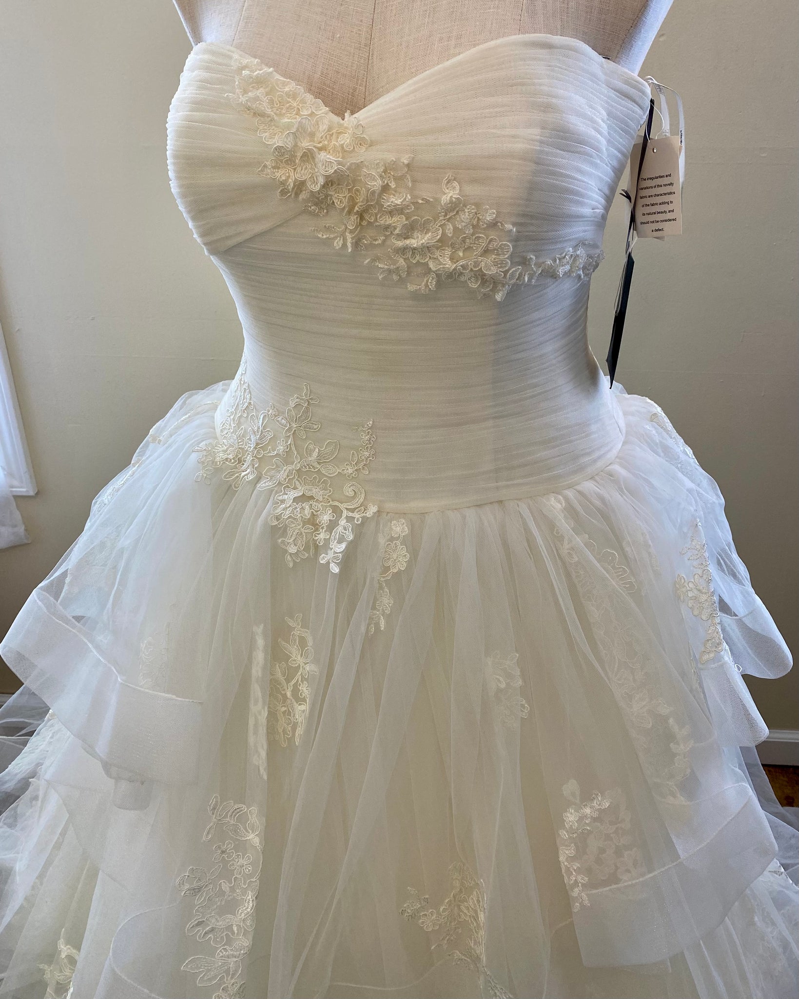 REYN100- Vera Wang Strapless, Ivory Gown. Size 14 NWT K&K Bridal LLC REYN100- Vera Wang Strapless, Ivory Gown. Size 14 NWT K&K Bridal LLC