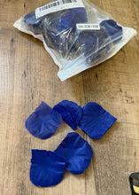 Load image into Gallery viewer, FLIC100-Q Blue Flower Petals