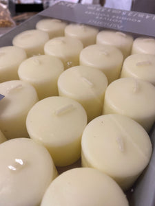 RUCK100-F Ivory Votive Candles