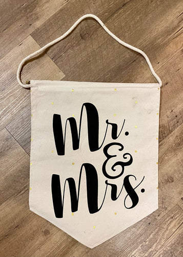 KRUG400-H “Mr & Mrs” Hanging Banner