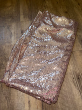 Load image into Gallery viewer, SMEG100-AG 72” Round Tablecloth, Rose Gold Sequins