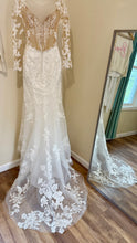 Load image into Gallery viewer, MARIE-A Ivory Appliqué, Long-Sleeve Fit &amp; Flare. Size 00-2