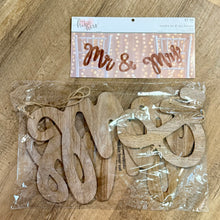 Load image into Gallery viewer, SMEG100-R Wood “Mr &amp; Mrs” String Banner
