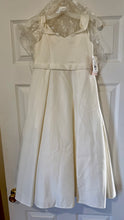 Load image into Gallery viewer, PIGZA-B NWT Ivory Satin Flower Girl Dress. Size 5