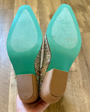 Load image into Gallery viewer, MESA100-B NWT Silver Rhinestone Boots. Size 7