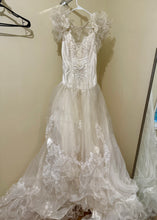 Load image into Gallery viewer, STON100-B Vintage Ballgown. Size 4