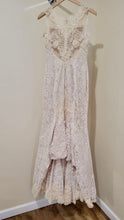 Load image into Gallery viewer, LYNN100-I Crème/Sand Lace Gown. Size 4