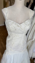 Load image into Gallery viewer, BATE-A Ivory Tulle, Fit &amp; Flare Gown. Size 6