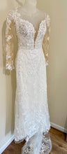 Load image into Gallery viewer, MARIE-A Ivory Appliqué, Long-Sleeve Fit &amp; Flare. Size 00-2