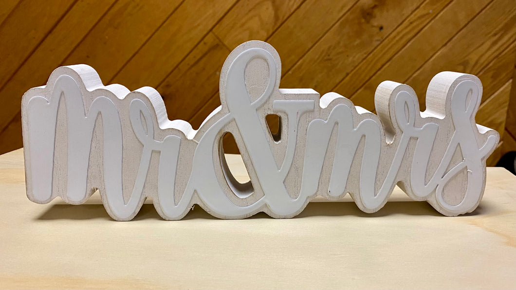 SMEG100-CI White Wood “Mr&Mrs” Sign