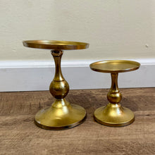 Load image into Gallery viewer, REES100-CQ Gold Pillar Candle Holder