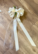 Load image into Gallery viewer, SMEG100-AH Ivory Ribbon Chair/Pew Bow