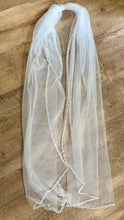 Load image into Gallery viewer, GASTON-E Soft-White, Fingertip Veil