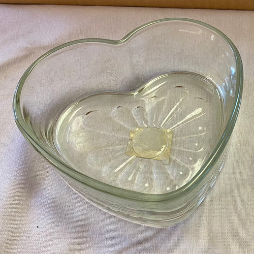 LYNN100-D Glass Heart Bowl