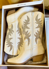 Load image into Gallery viewer, LEGO200-F White Western Boots. NWT Size 7.5