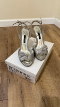Load image into Gallery viewer, WILS300-J Silver Pewter Heels. Size 7.5