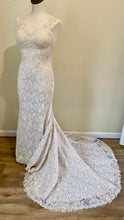 Load image into Gallery viewer, LYNN100-I Crème/Sand Lace Gown. Size 4