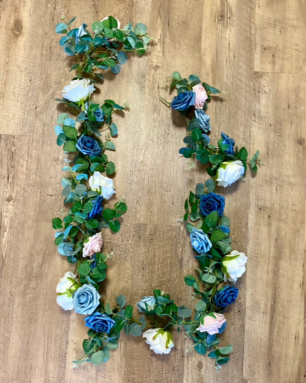 LIVI100-A Blue & Pink Roses on Eucalyptus Garland