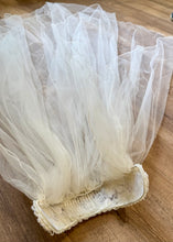 Load image into Gallery viewer, HERNAN-D Vintage Tiara, Headpiece Veil