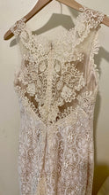 Load image into Gallery viewer, LYNN100-I Crème/Sand Lace Gown. Size 4