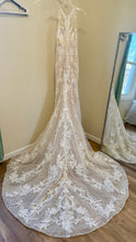 Load image into Gallery viewer, BUCC100- Sequins Ivory/Nude Fit &amp; Flare. Size 4 NWT