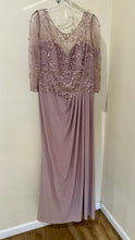 Load image into Gallery viewer, GEOR200-N Rose Gown, Size 18