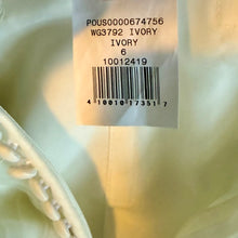 Load image into Gallery viewer, BATE-A Ivory Tulle, Fit &amp; Flare Gown. Size 6