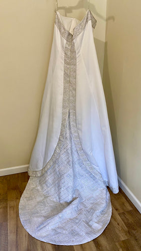 NOEL100-B Off-White Strapless Gown. Size 18 (Vintage Style)