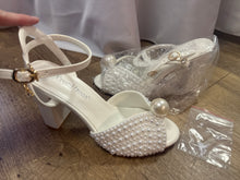 Load image into Gallery viewer, LYNN100-G White Pearl Heels. Size 6.5/7