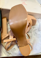 Load image into Gallery viewer, BENN100-M Nude/Cream High Heels. Size 7