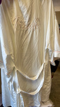Load image into Gallery viewer, BENN100-B NWT “Bride” Robe. Size XXL