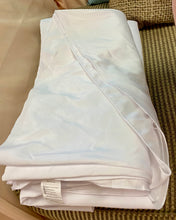 Load image into Gallery viewer, BUCK200-A 120” Round White Tablecloth