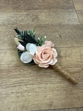 Load image into Gallery viewer, SPAYDE-AG Pink Wood-Flower Boutonniere