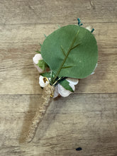 Load image into Gallery viewer, SPAYDE-AG Pink Wood-Flower Boutonniere