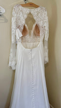 Load image into Gallery viewer, SMIT100-A Ivory Lace, Bell Sleeve Gown. Size 18 NWT