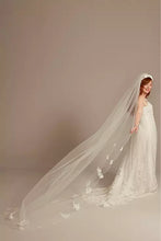 Load image into Gallery viewer, CRUM100-B 120” Ivory Cathedral Veil. NWT