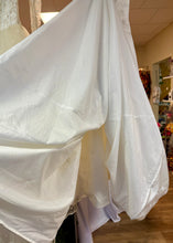 Load image into Gallery viewer, SMEG100-H Vintage Soft-White Satin. Size 4/6