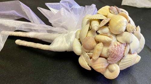 LYNC100-B Handmade Seashell Bouquet