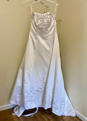 NOEL100-A Off-White Strapless Gown. Size 16/18