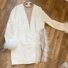 Load image into Gallery viewer, THOMPSON-F Long-Sleeve Feathered White Dress. Size 3X