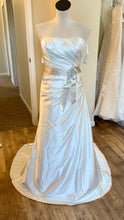 Load image into Gallery viewer, MERC200-A Ivory/Champagne Charmeuse Gown. Size 6 NWT