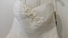 Load image into Gallery viewer, REYN100- Vera Wang Strapless, Ivory Gown. Size 14 NWT
